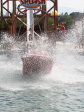 Gold Splash<p>Przy lądowaniu rozbryzgująca na wszystkie strony woda staje się dopełnieniem zjazdu. Wodna bryza orzeźwi osoby na brzegu!<p>