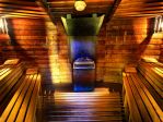 Liptovska sauna<p>Zalety płynące z przebywania w saunie wzbogacono dodatkowo o minerały z tatrzańskich skał, które po zwilżeniu uwalniają się do powietrza i korzystnie wpływają na drogi oddechowe. <p>