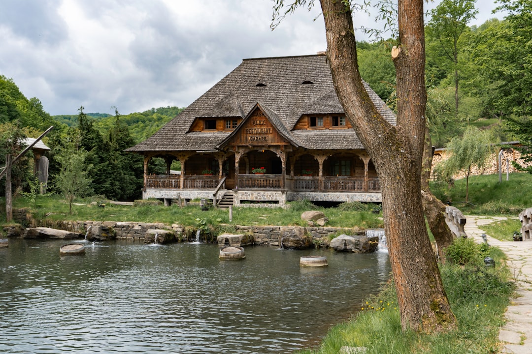 Aquaparki na Morawach – porównanie atrakcji i cen w regionie