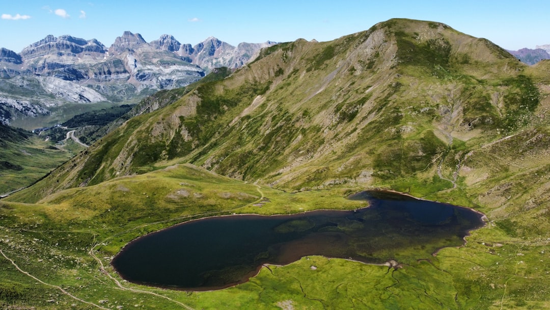 Baseny termalne w górach – połączenie aktywnego wypoczynku i relaksu