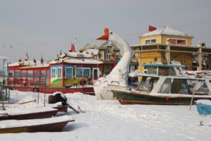 Jak przygotować się do wizyty w aquaparku zimą? Co zabrać i na co uważać?