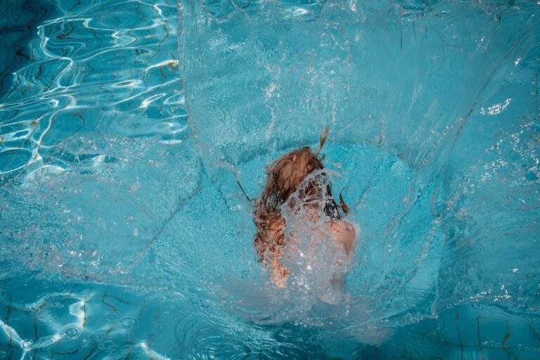 Zjeżdżalnie rurowe XXL w Polsce – topowe aquaparki dla miłośników adrenaliny