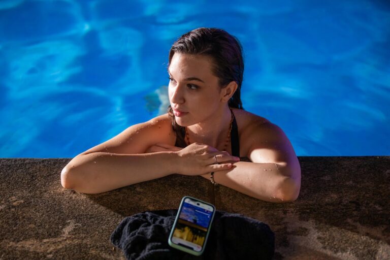 Jaki telefon do 3500 zł będzie odporny na wodę i kurz? Dobry wybór do parku wodnego i wakacyjnych wyjazdów